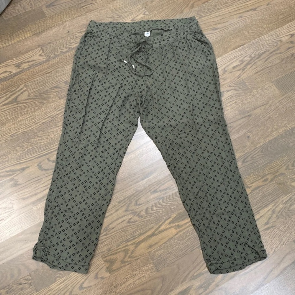 Old navy print silky pattern pants size m